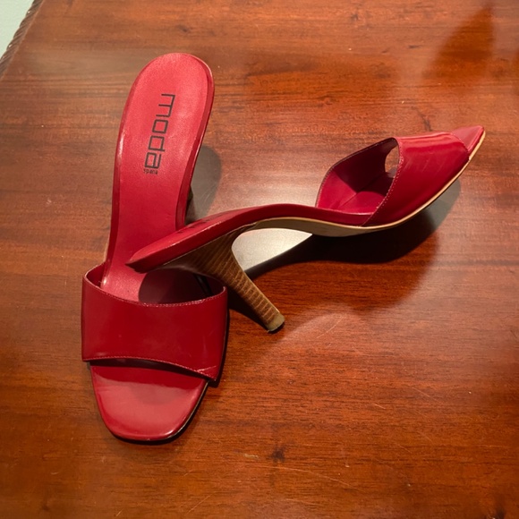 Moda Scarlet Open-Toe Heels - Picture 3 of 3